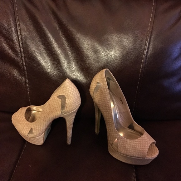 BEBE HEELS - Picture 2 of 2